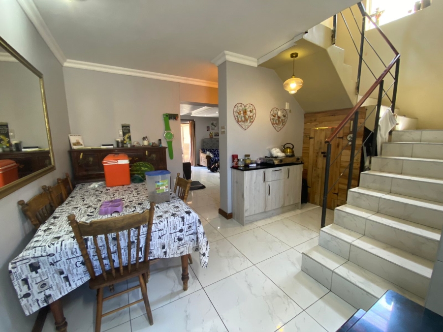To Let 2 Bedroom Property for Rent in Table View Western Cape